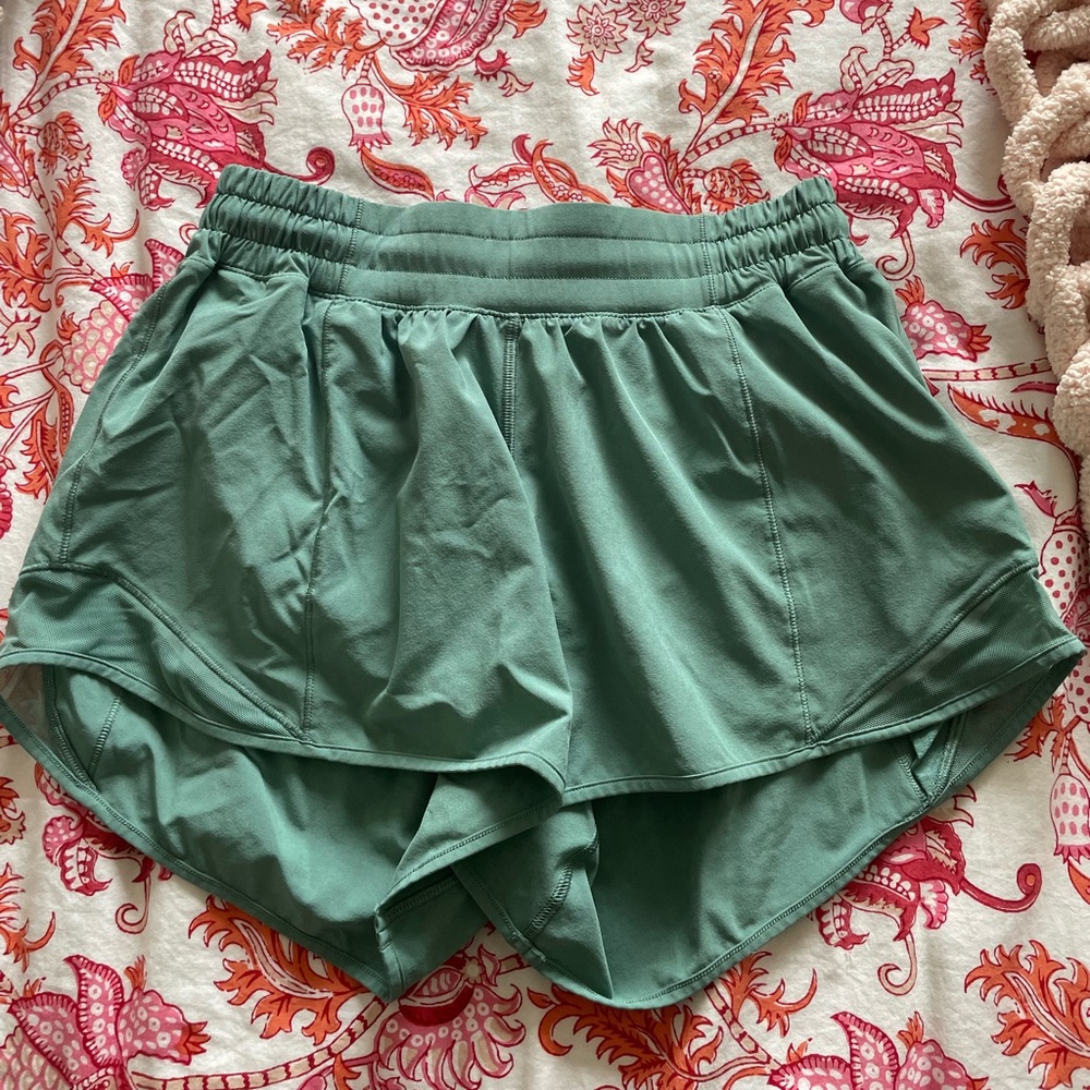 Lululemon Hotty hot low rise 4 inch shorts